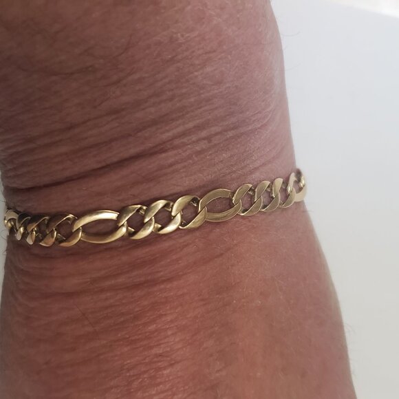 Men's 14k gold figaro link bracelet 8", 9. 8gr